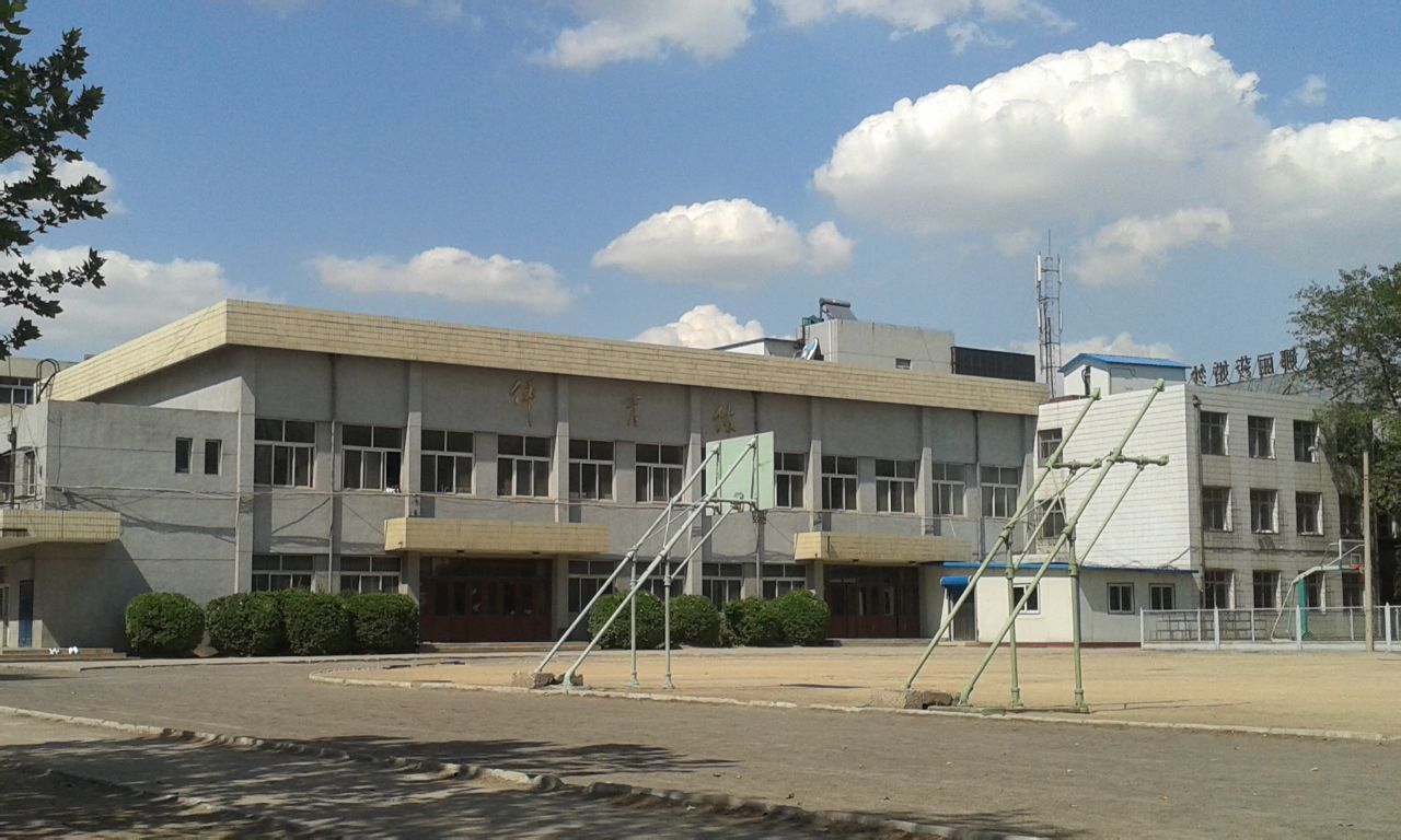  p>唐山市第十中学简称"唐山十中",创办于1952年,坐落在 a href="#"