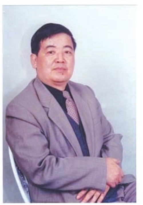 章华荣,1942年11月出生,黄梅县人