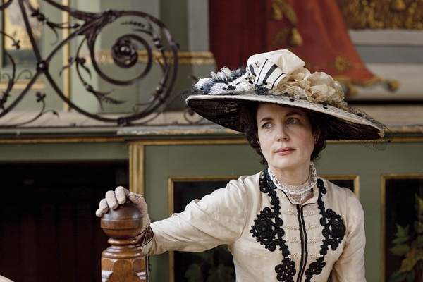  p data-id="gnsz9dbbaa">《 b>唐顿庄园 /b>》( b> i>downton abbey 