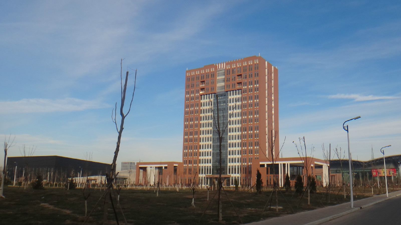 学校始名直隶省立第二中学,1970年定名沧州市第一中学.