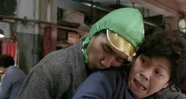 梁朝伟拿起刀就砍人，尔冬升这部处女作有点瘆人！_百科TA说