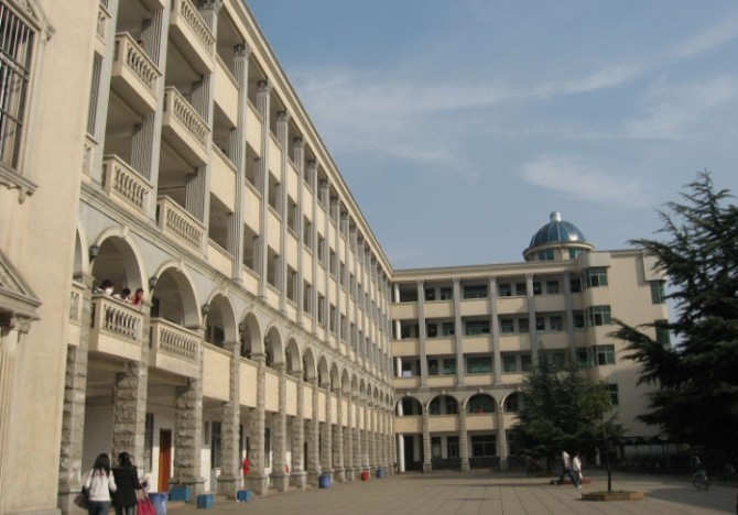 老河口市第一中学