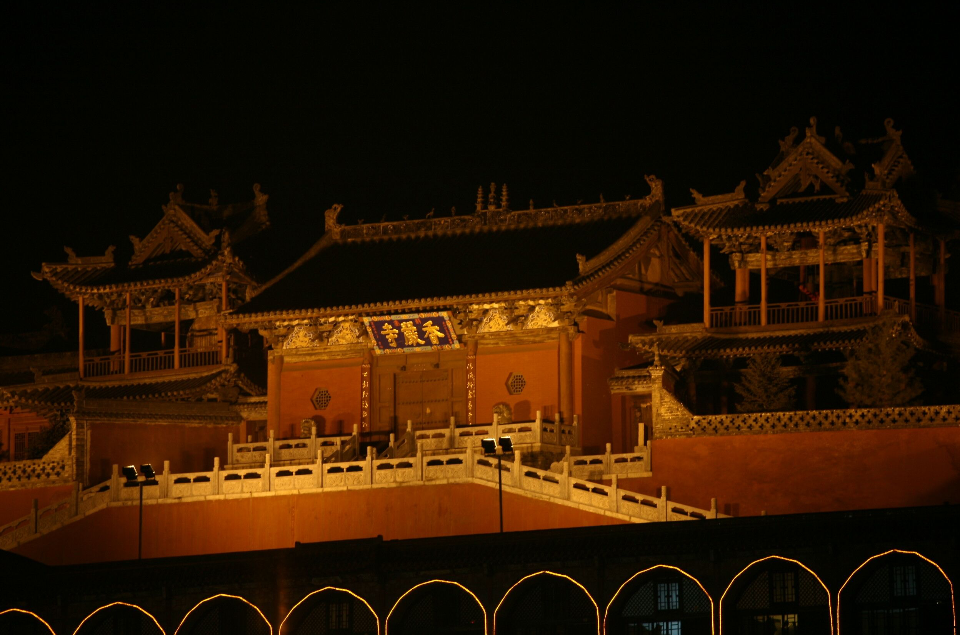  p>香严寺,俗称鸽子寺,位于山西省吕梁市柳林县城东北隅山阜之处.