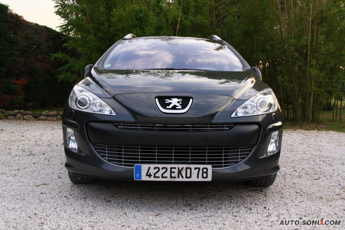  p>标致308sw集中体现了法国人在汽车造型设计方面的造诣,线条流畅