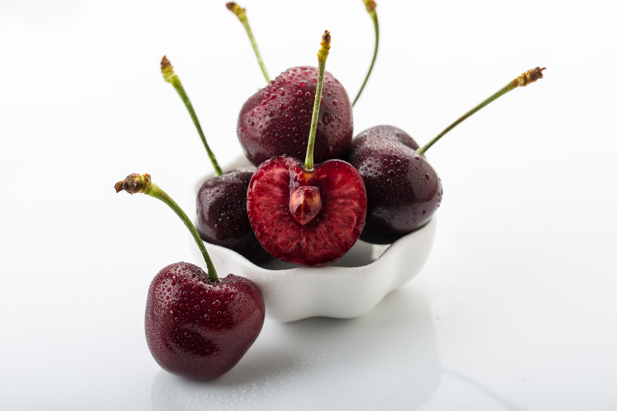  p>车厘子,音译自英语单词 b>cherries /b>(即樱桃),特指产于 a