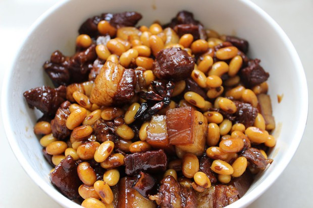 红烧肉煮豆子