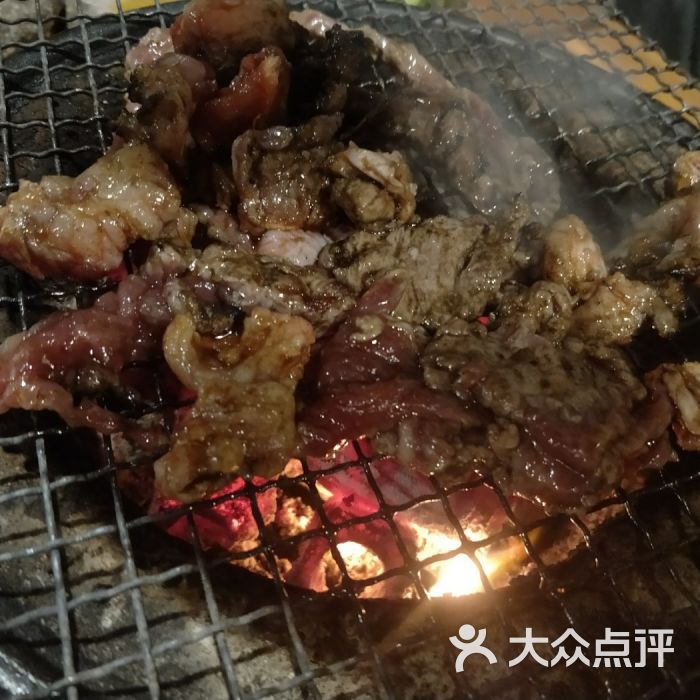 拉祜族的"拉"是老虎,"祜"意为烤吃的方法.