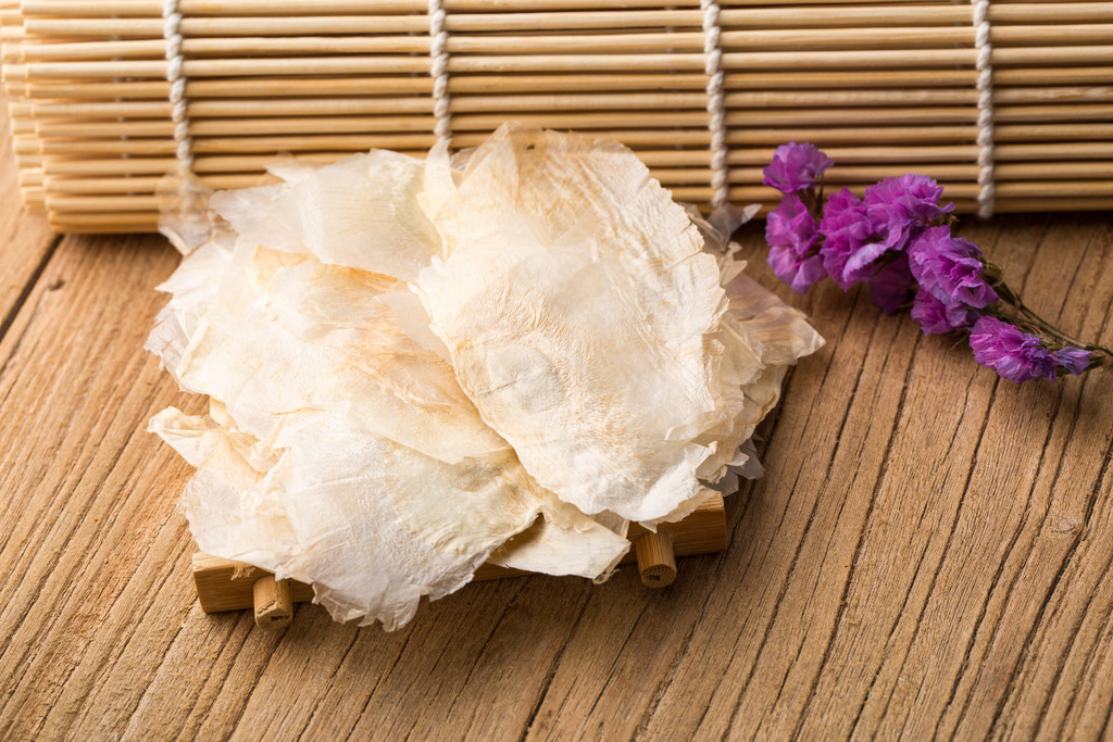 kurz),紫葳科木蝴蝶属直立小乔木植物.