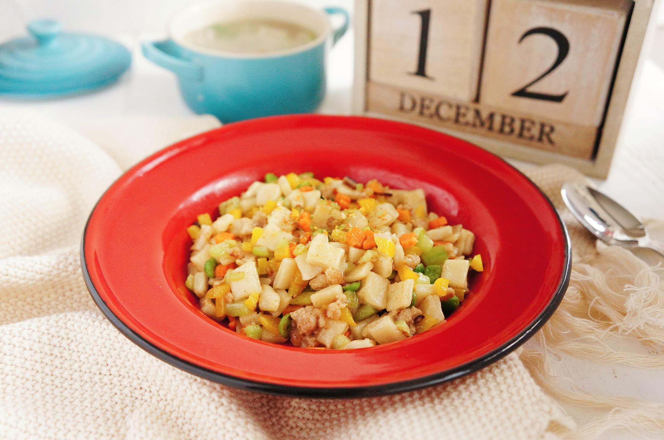  p data-id="gnvgz925te">炒疙瘩是北京的一种特色的炒面食品.