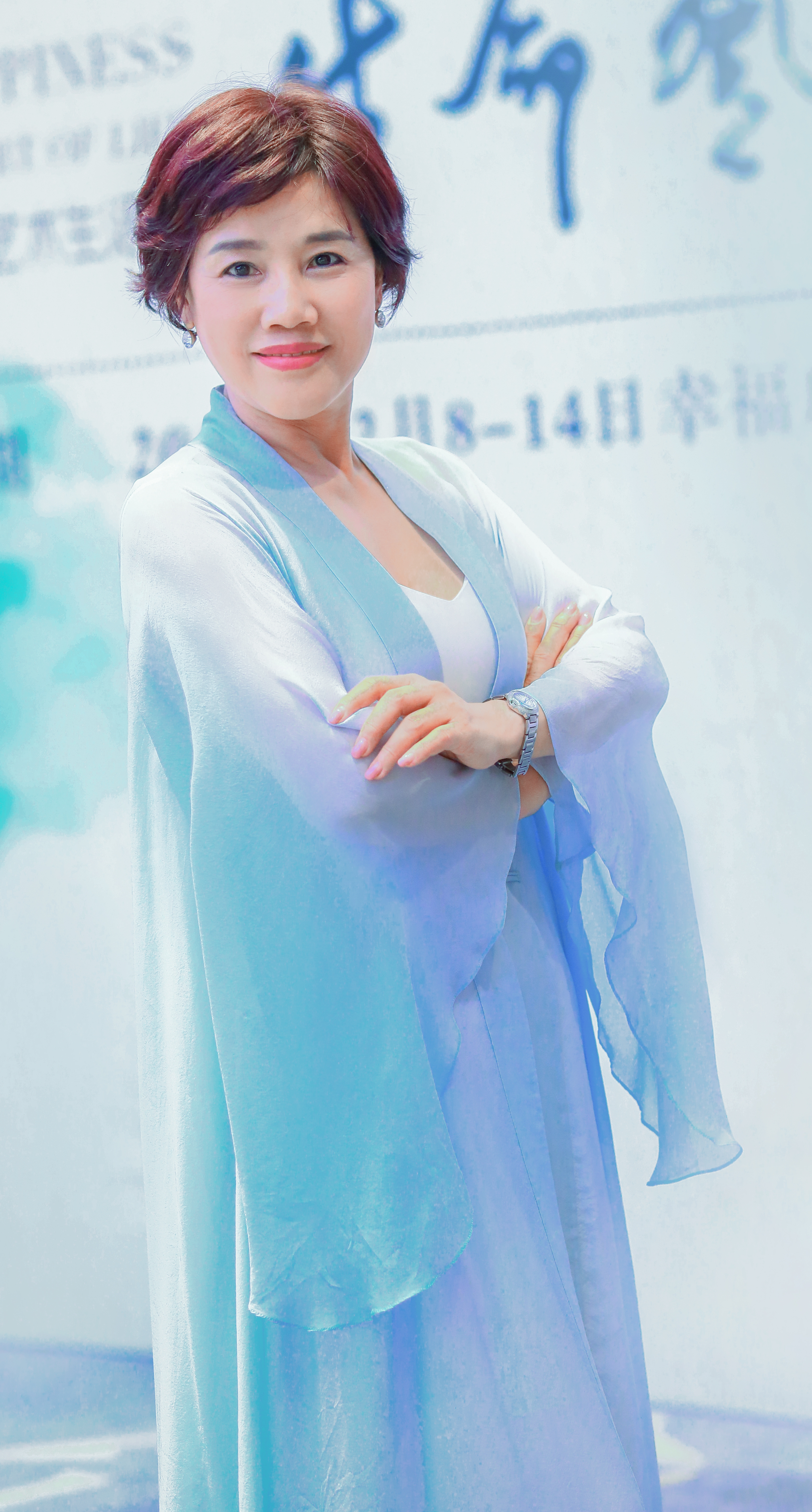  p data-id="gn5k7agbut">邓卉茹, 北大毕业,曾做旅游导游,现安利全球