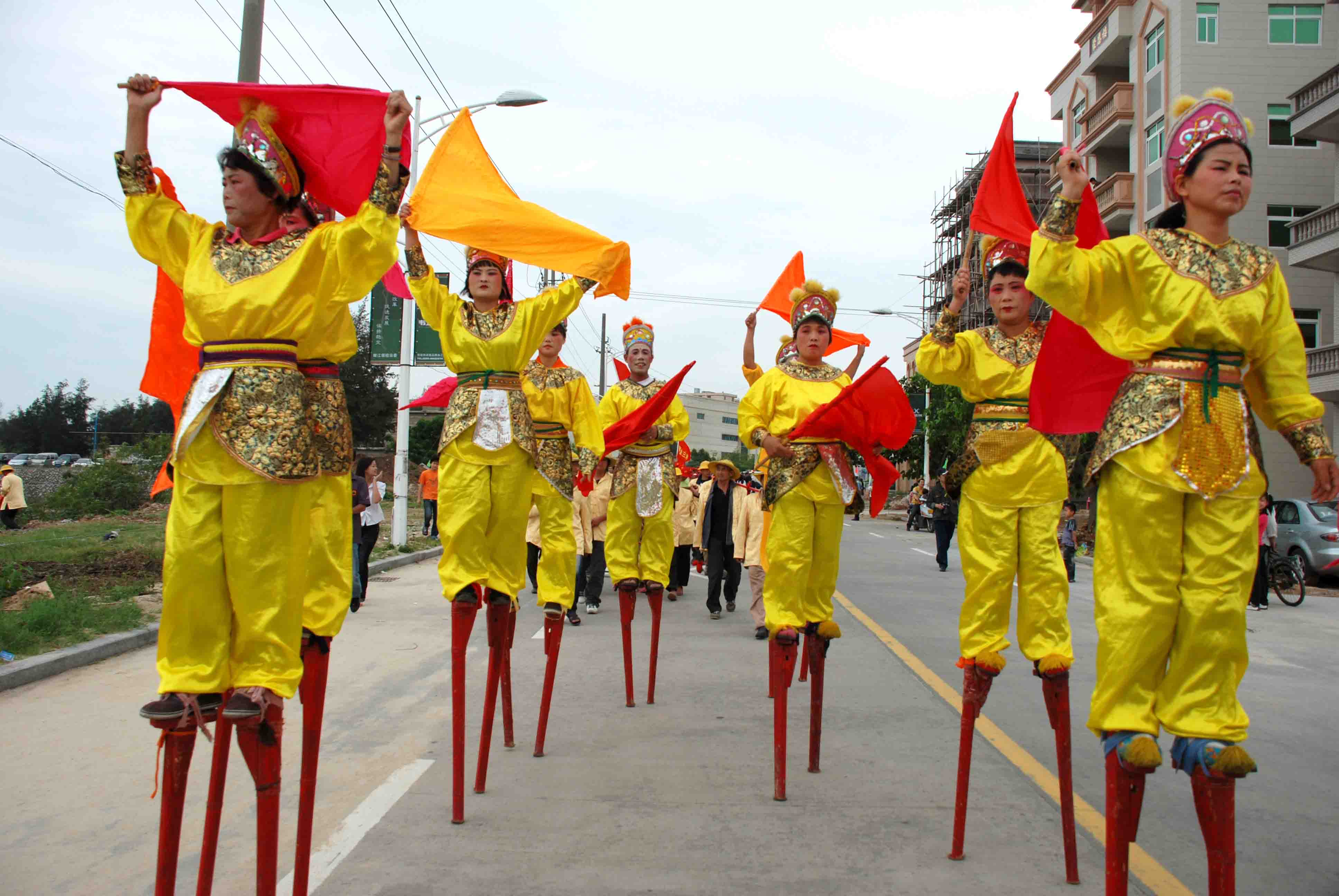 data-lemmaid="7596883">东北地区 /a>的舞蹈有秧歌,龙灯,旱船,扑蝴蝶