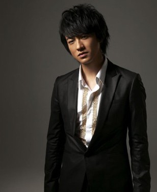  p>刘飞鸣,原名刘文杰,1982年5月8日出生于贵州省