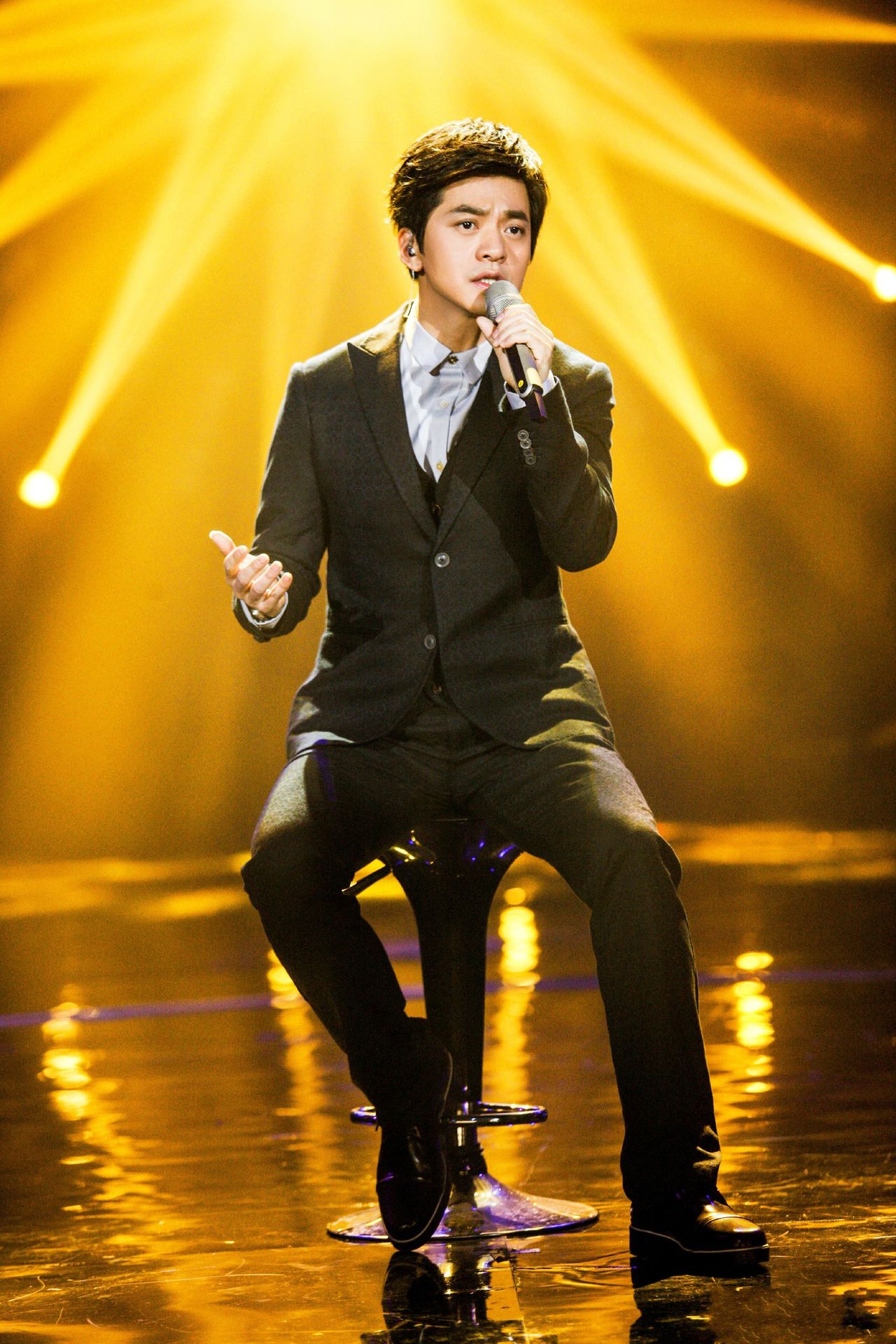  p>李健,1974年9月23日出生于黑龙江省哈尔滨市,中国内地流行乐男歌手