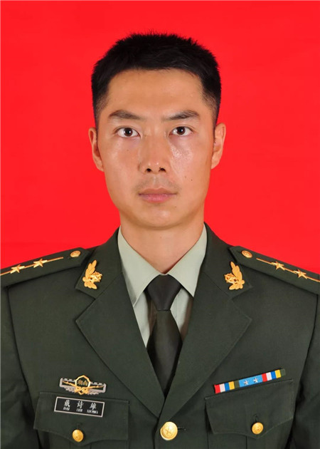 中尉警衔. /p> p>现任武警湖南总队衡阳支队执勤二中队中队长. /p>