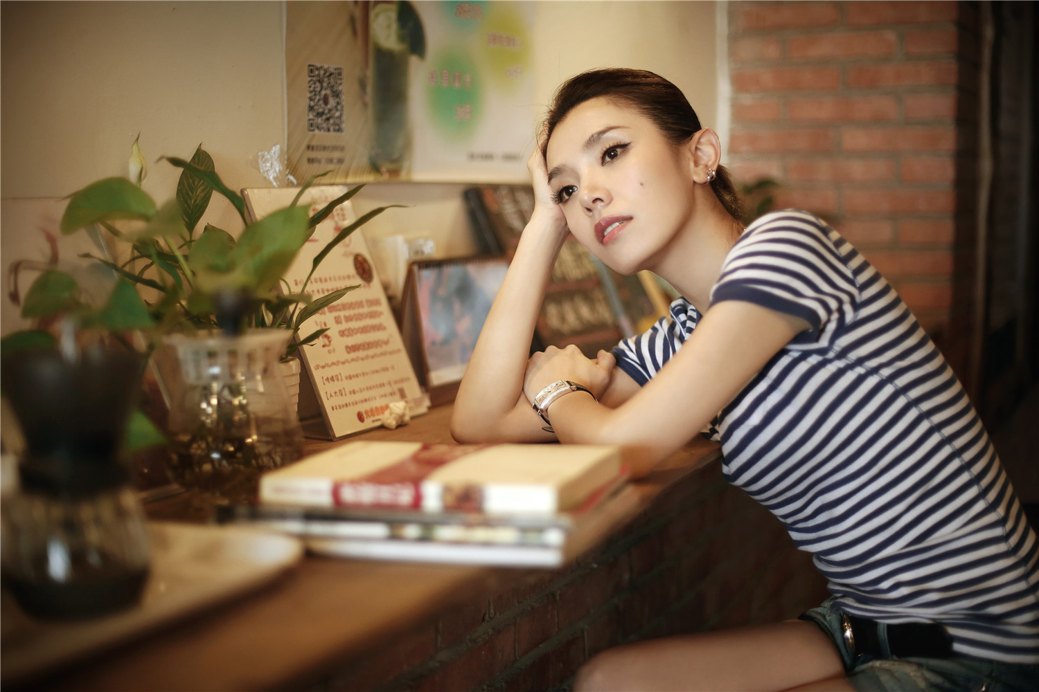 teoh0xg">李佳璇,1977年10月3日出生于安徽省合肥市,中国内地女演员