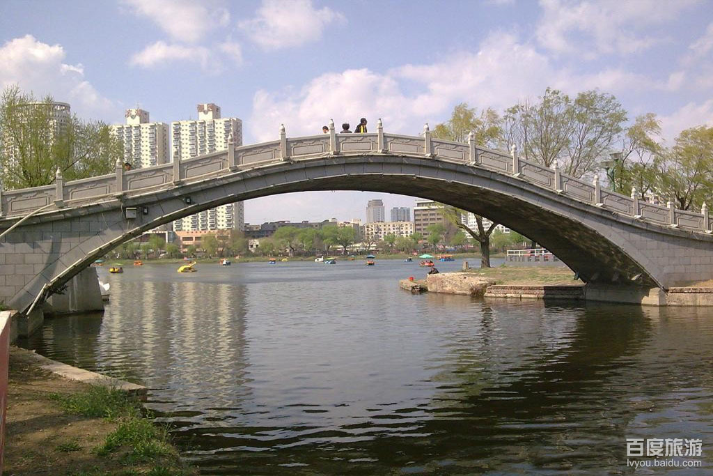 class="ref" data-ctrid="sals9bcopqih">南运河带状公园位于沈阳市区