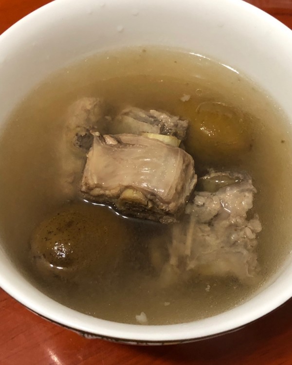  p>橄榄煲排骨汤是一道美味的菜肴. /p>