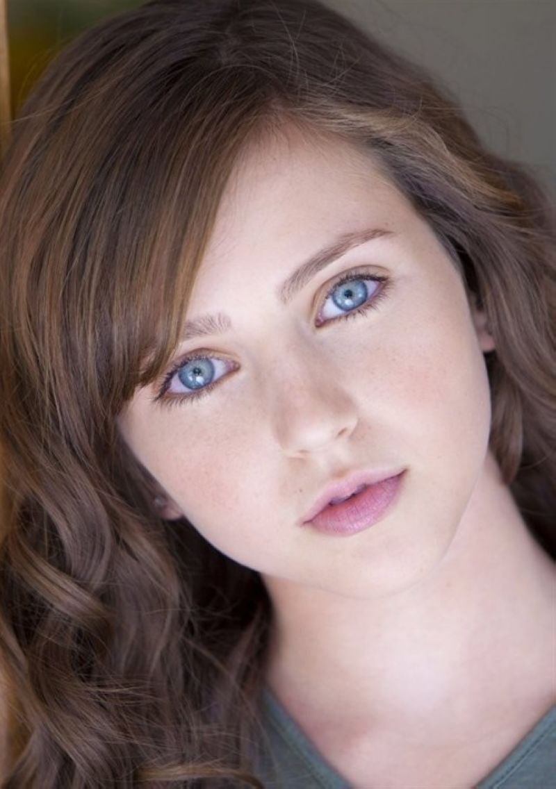  p>瑞恩·纽曼( ryan  newman),1998年4月24日出生于美国加州曼哈顿岛