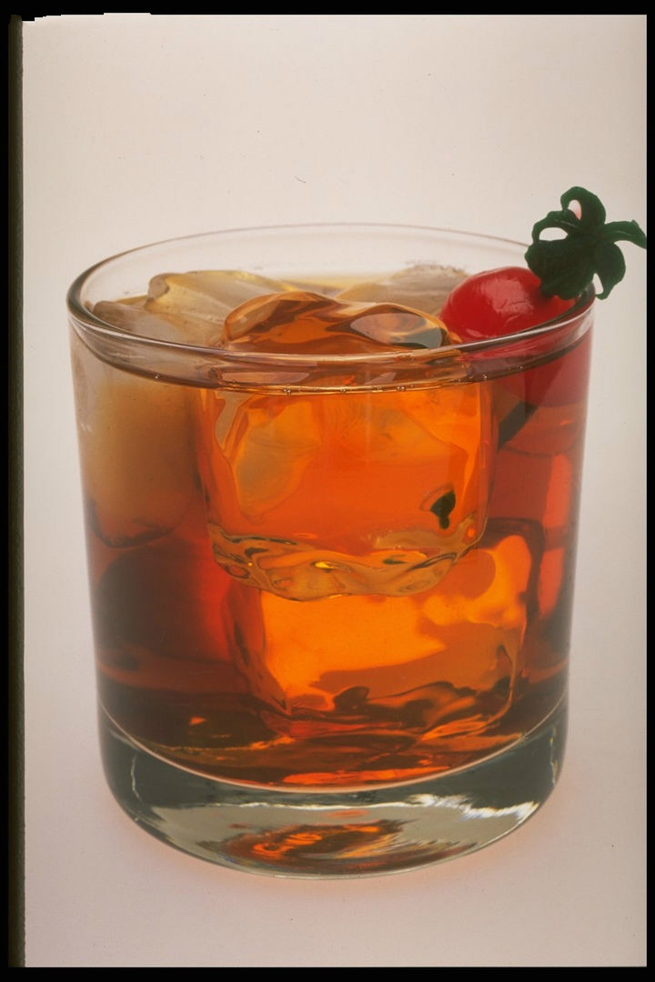  p>约翰可林(john collins),据说是酒吧侍者约翰可林所创,故名约翰可