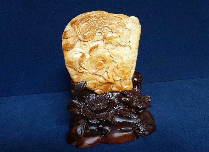  p>紫金玉是指产于广东省紫金县行政区域内的硅质类玉石,古称永安玉或