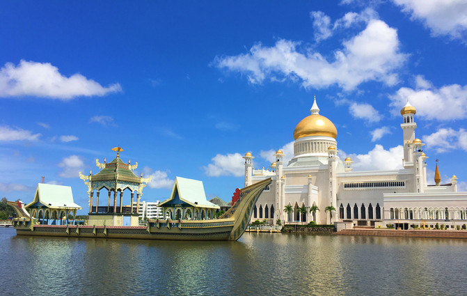 奥玛尔-阿里-赛福鼎清真寺