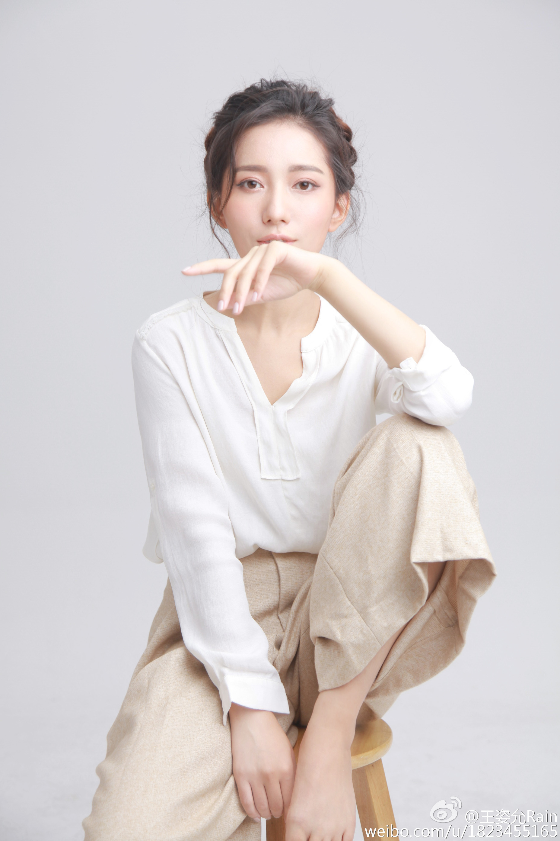  p>王姿允(rain),1989年1月14日出生于上海市,中国内地影视女演员.