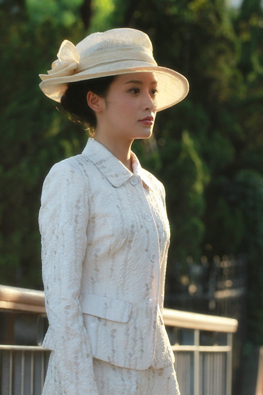 id="gnswnp85y2">瑛子,原名敬虔,1月19日出生于重庆,中国内地女演员