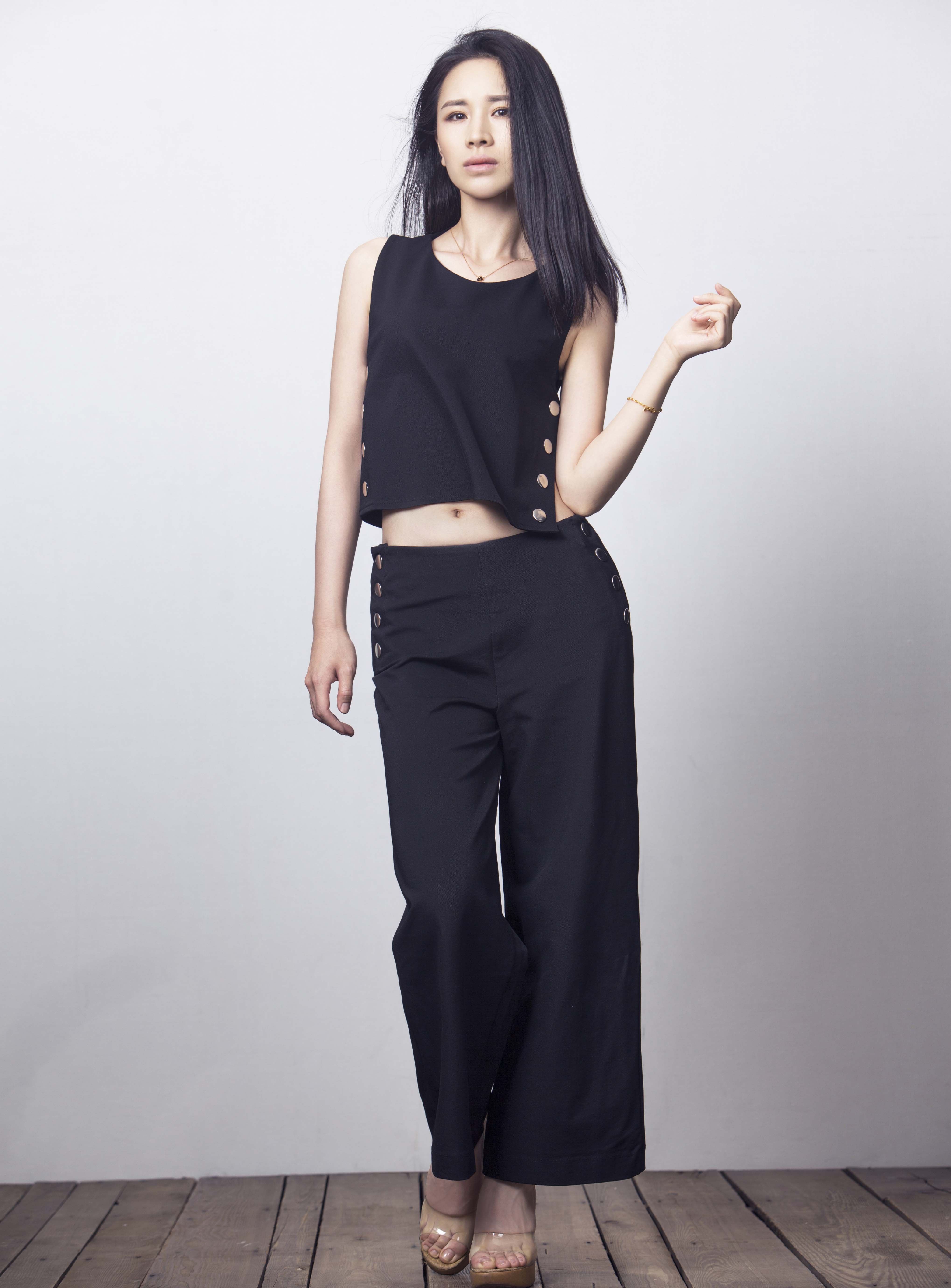  p>张清雅,青年演员,1988年2月26日出生于内蒙古鄂