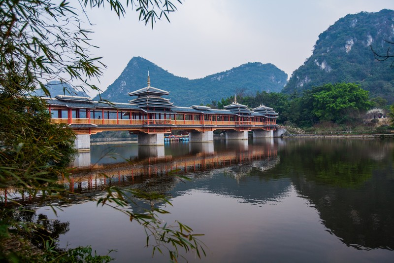  p data-id="gnyuwfmchc">龙潭公园位于柳州市区南部,距市中心仅3公里