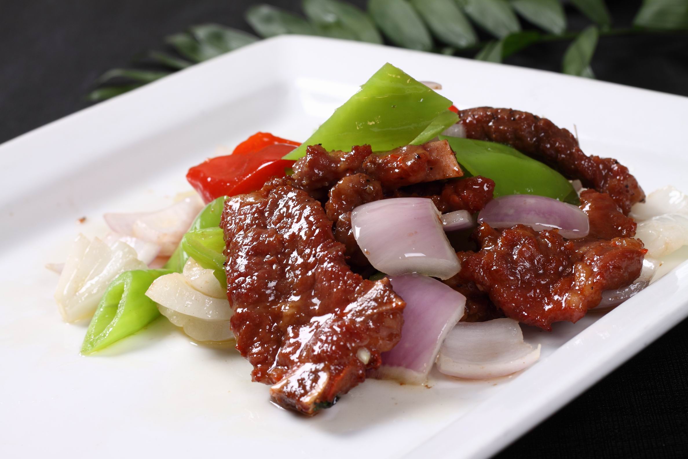  p>沙爹牛仔骨是以牛仔骨为主料的菜品. /p>