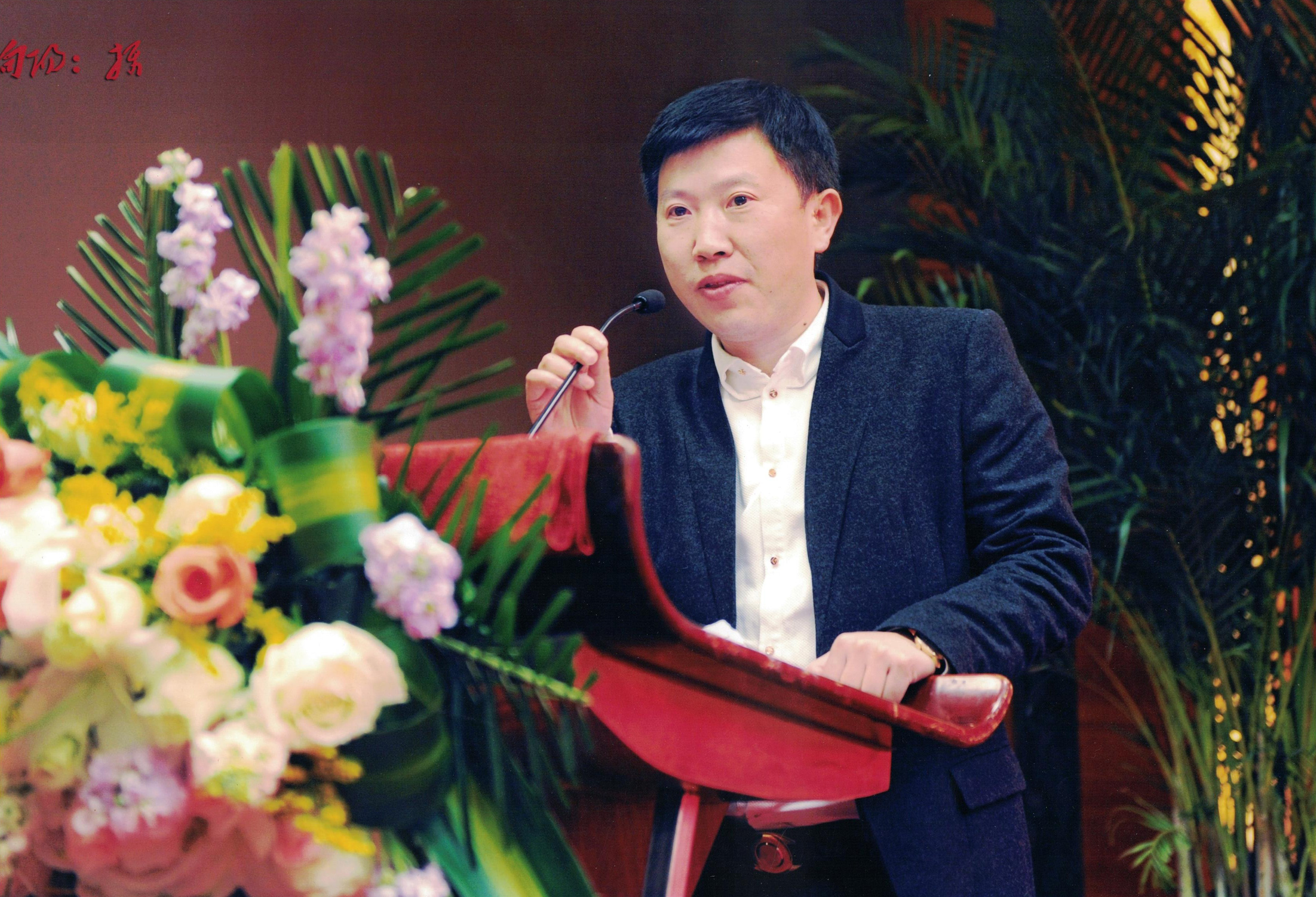 data-lemmaid="525795">仁怀市 /a>茅台镇人,中国首届酱香酒酿酒大师