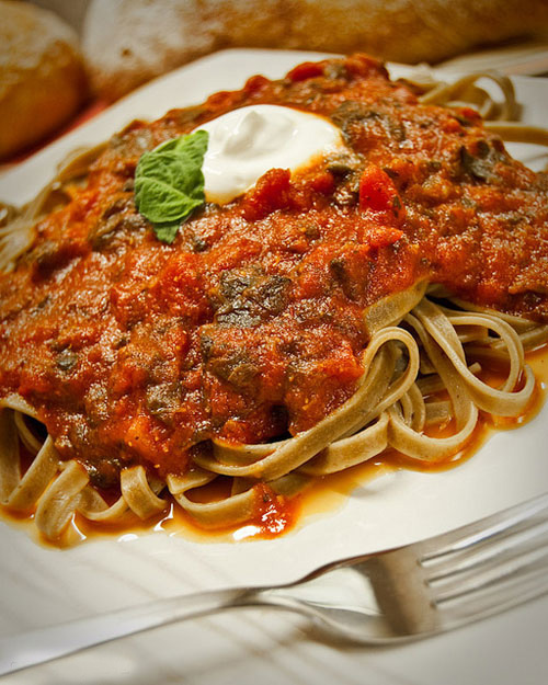  p>意大利面酱汁是一道菜品,主料是 a href="#">牛肉馅,洋葱头 /a>, a