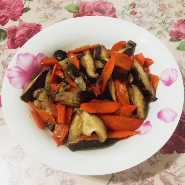 热炒红萝卜香菇