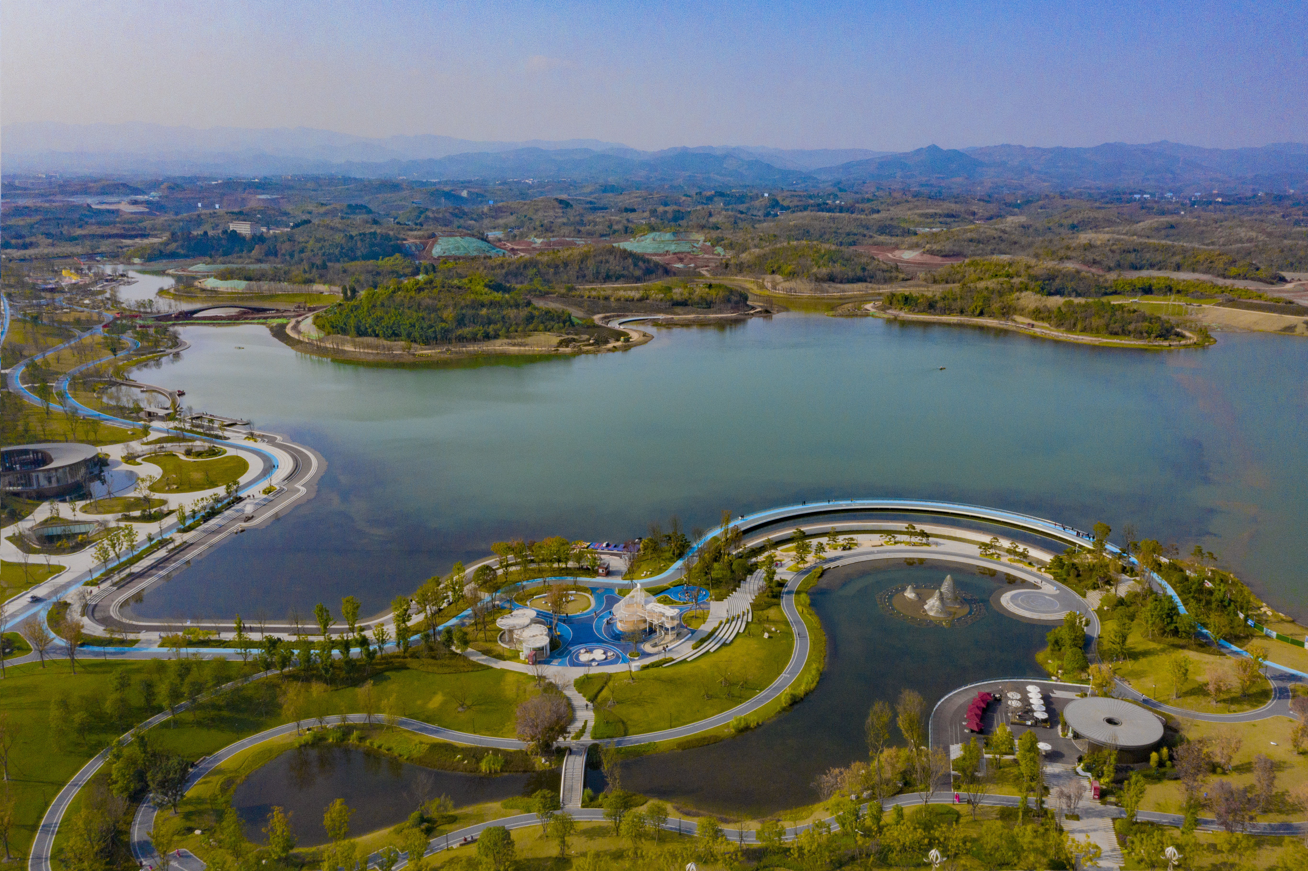  p data-id="gnbic47vxt">龙马湖公园占地面积约