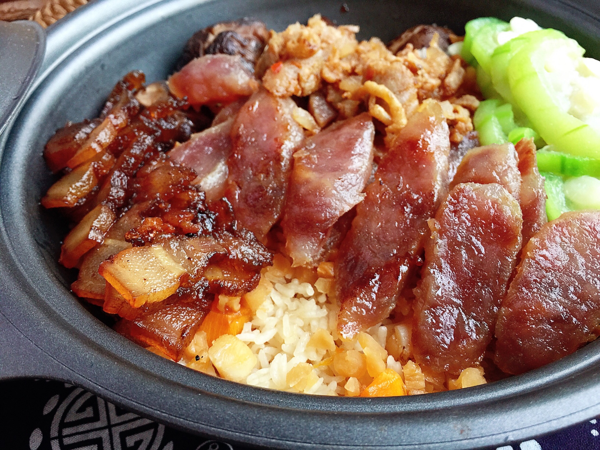 腊肉香肠蒸饭