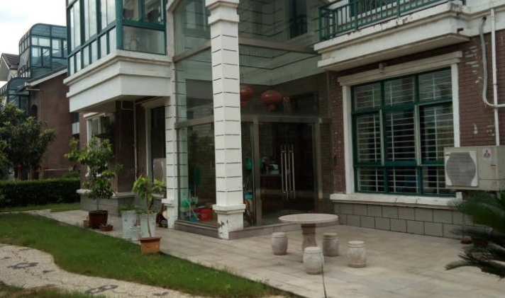  p>丽岛别墅位于苏州市相城黄埭,由苏州天亚置业发展有限公司建成,总