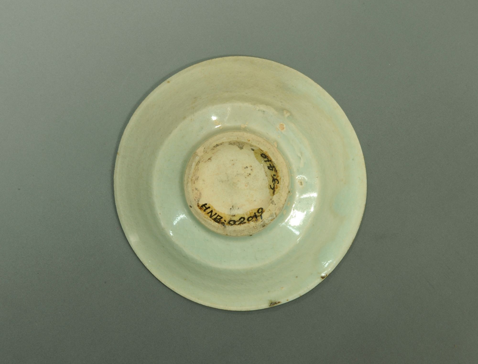 元代青白釉折腹瓷盘