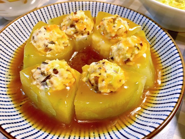  p>酿冬瓜是用冬瓜制作的一道淮扬菜,肥嫩清香.