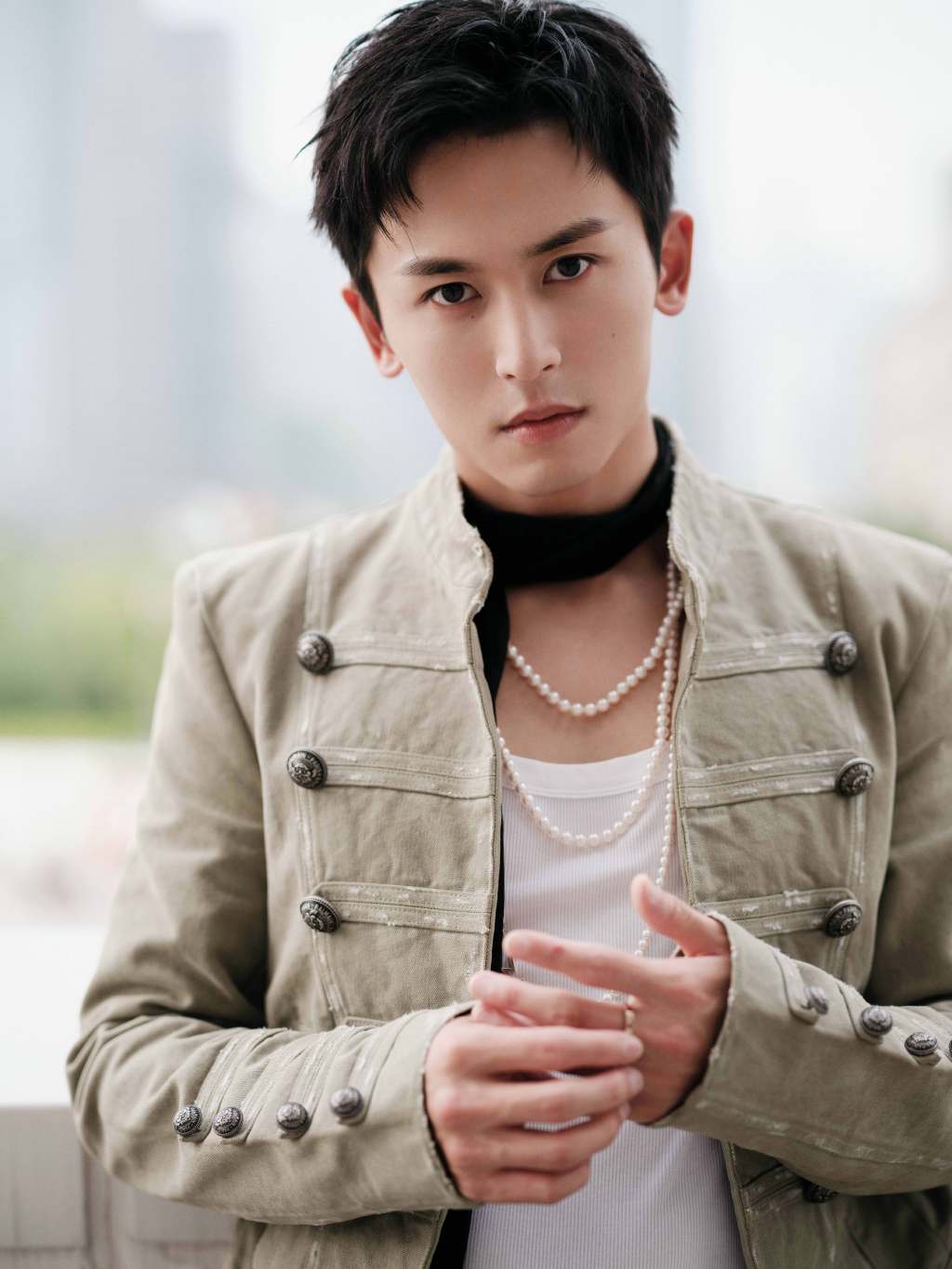  p>张哲瀚,1991年5月11日出生于江西省新余市,中国内地影视男演员