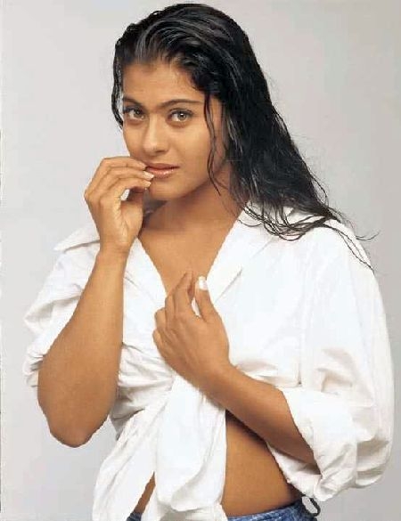 dlyu06e">卡卓尔·德乌甘(kajol devgan),1974年8月5日出生于印度孟买