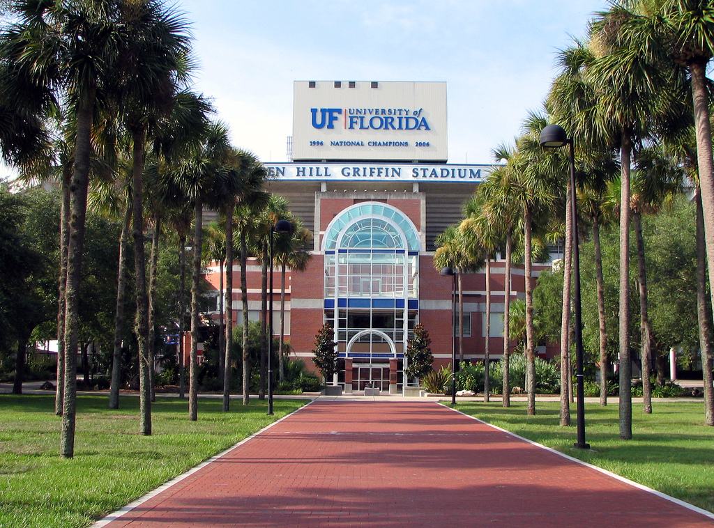  p>佛罗里达大学(university of florida),简称uf,也称ufl,是位于 a