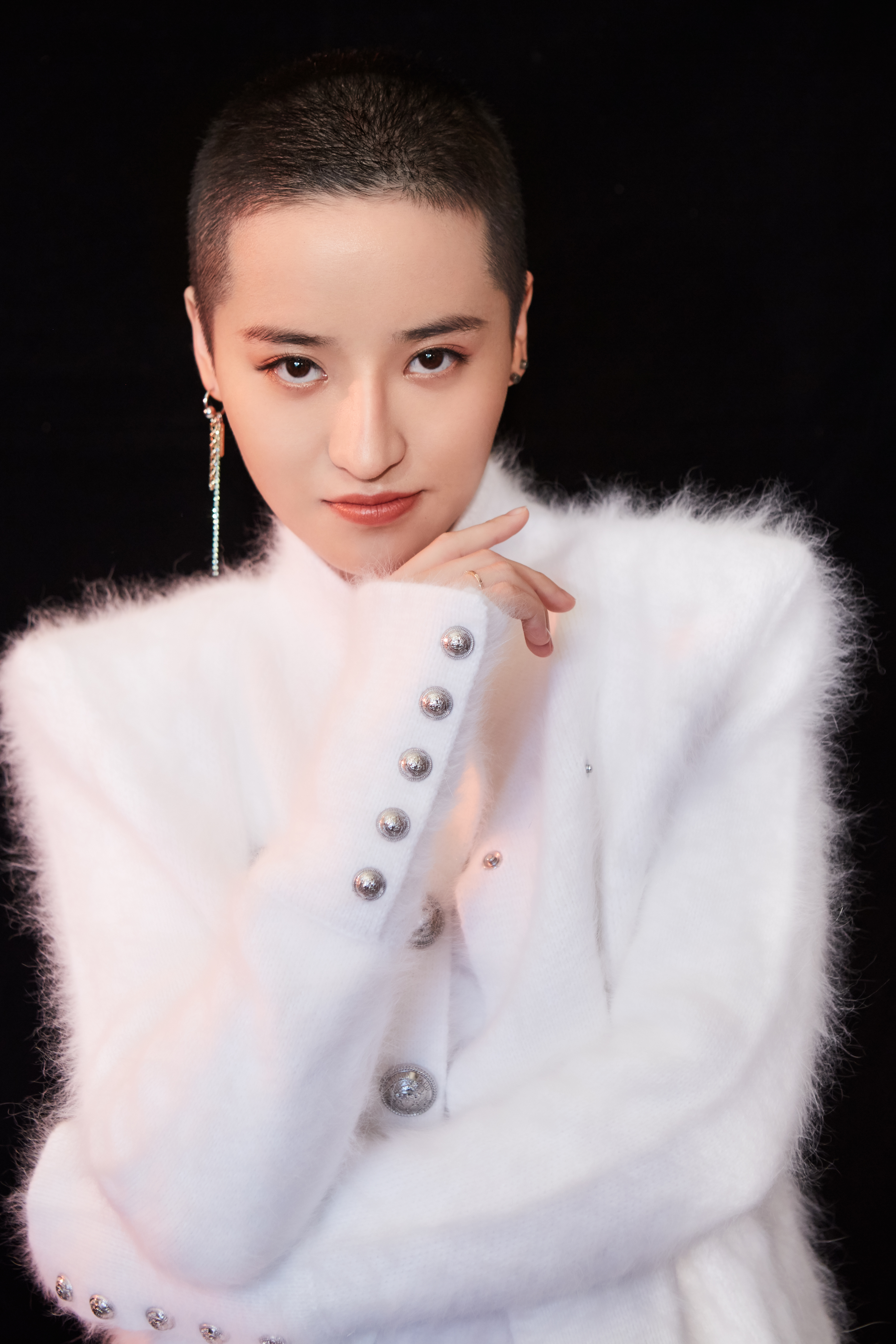 p data-id="gocmgd0tx2">蒋一侨,原名蒋瑶佳,1