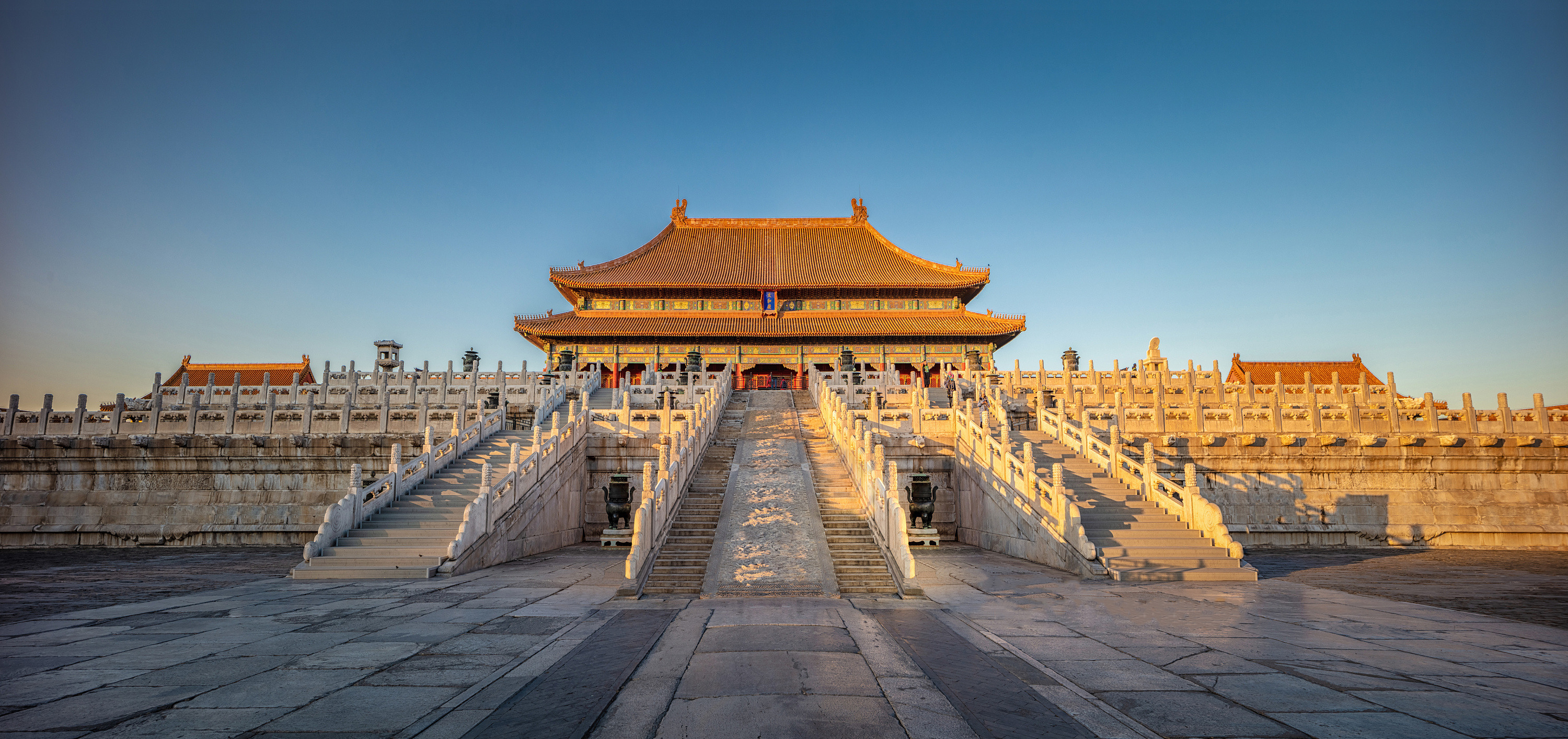  p>宫殿是帝王处理朝政或宴居的建筑物,宫殿是帝王朝会和居住的地方