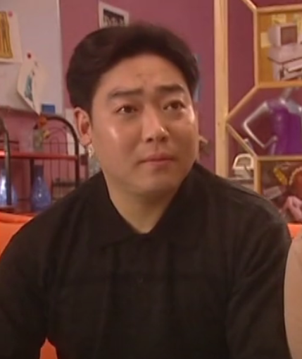 data-lemmaid="1530367">快乐星球1 /a>》中的男配角,由金亮扮演