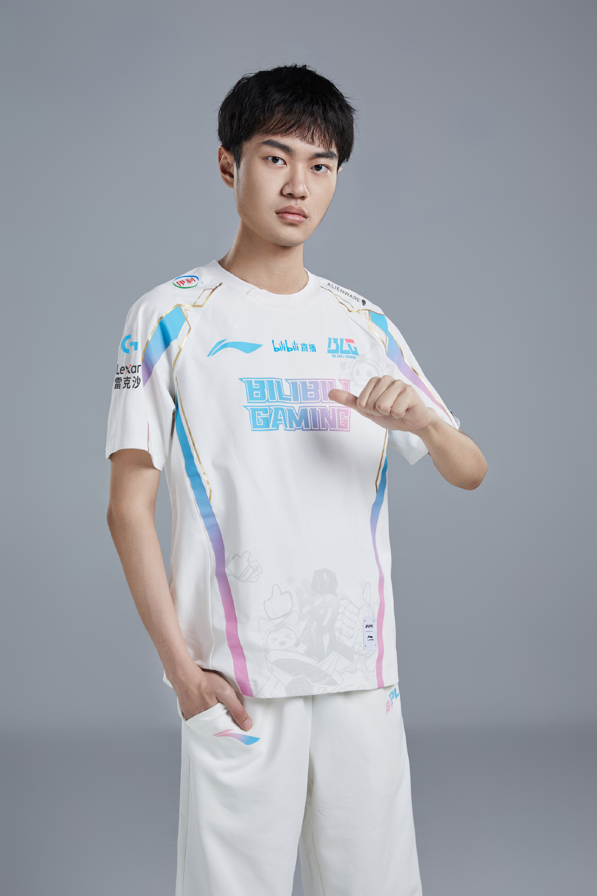 卓定(游戏id:knight),2000年5月22日出生于