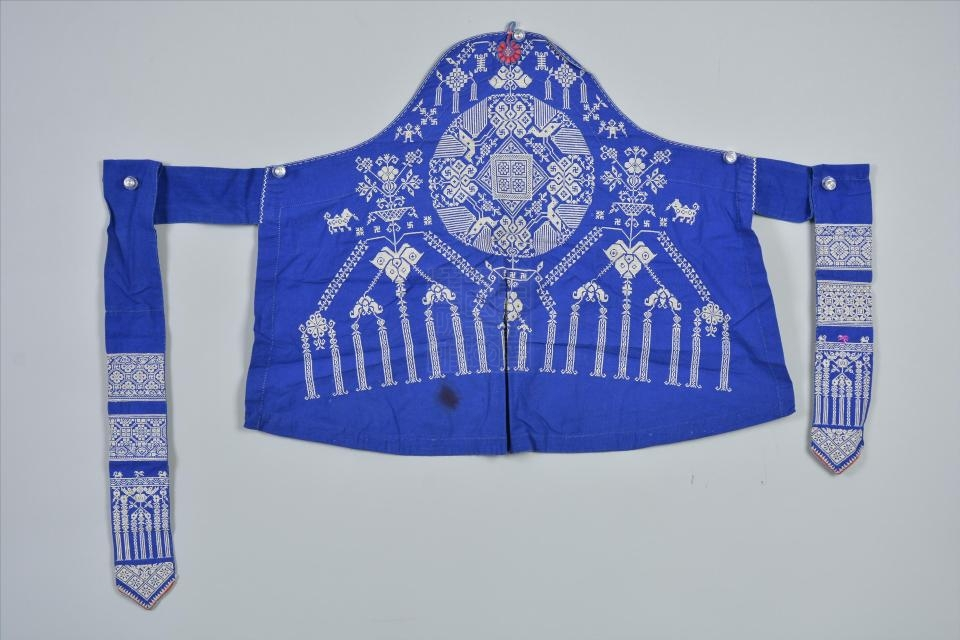 现代广元麻柳凤凰戏牡丹图挑花围腰