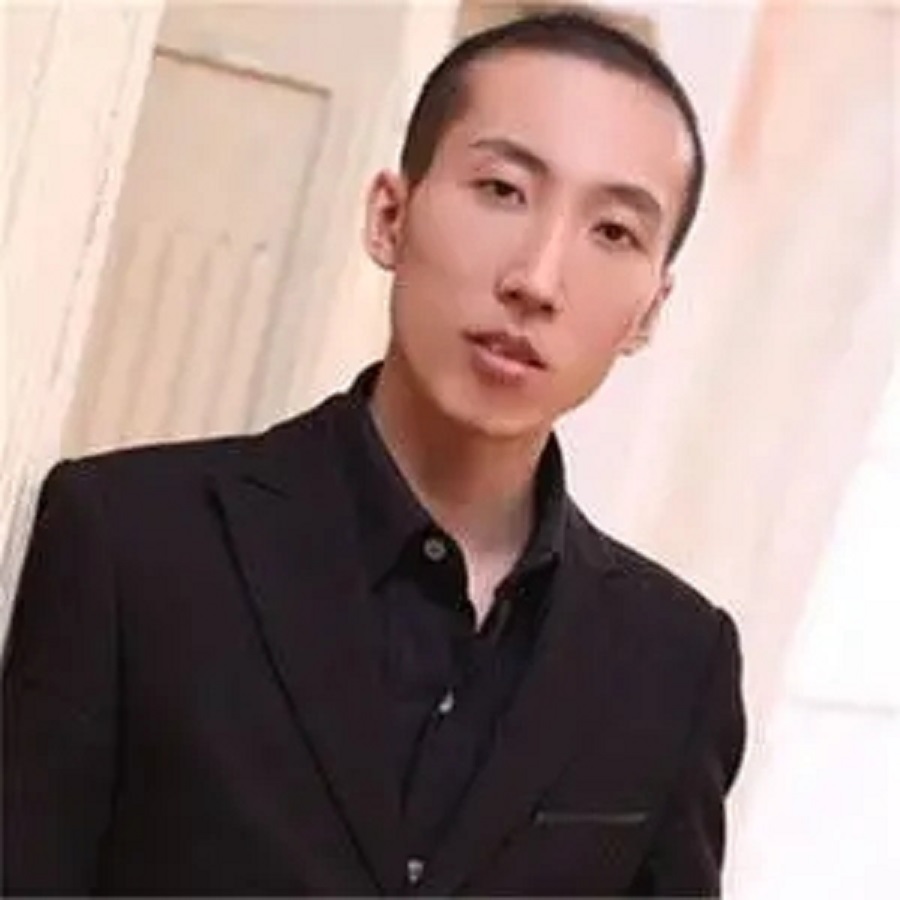  p>《小花》是阿圣 remix演唱的歌曲,由吴名作词,陈玉建作曲. /p>