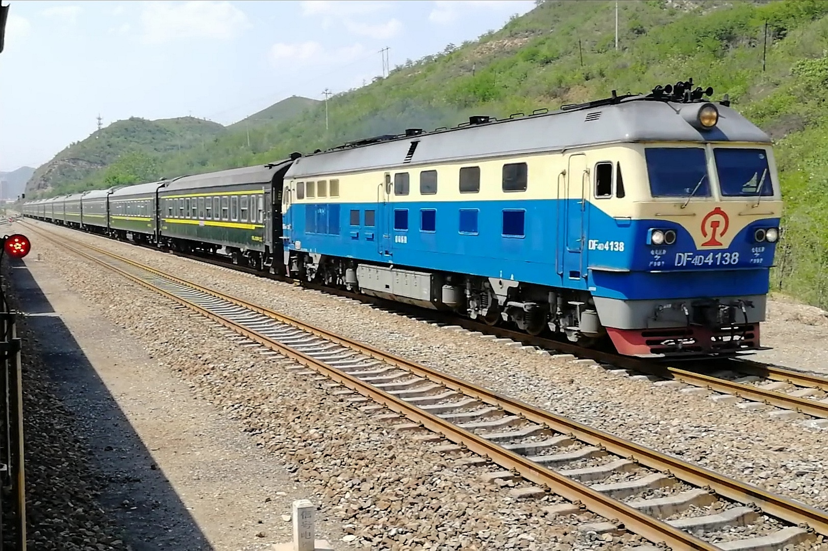 又称 a target="_blank" href="/item/铁路列车/4336679" data-lemma