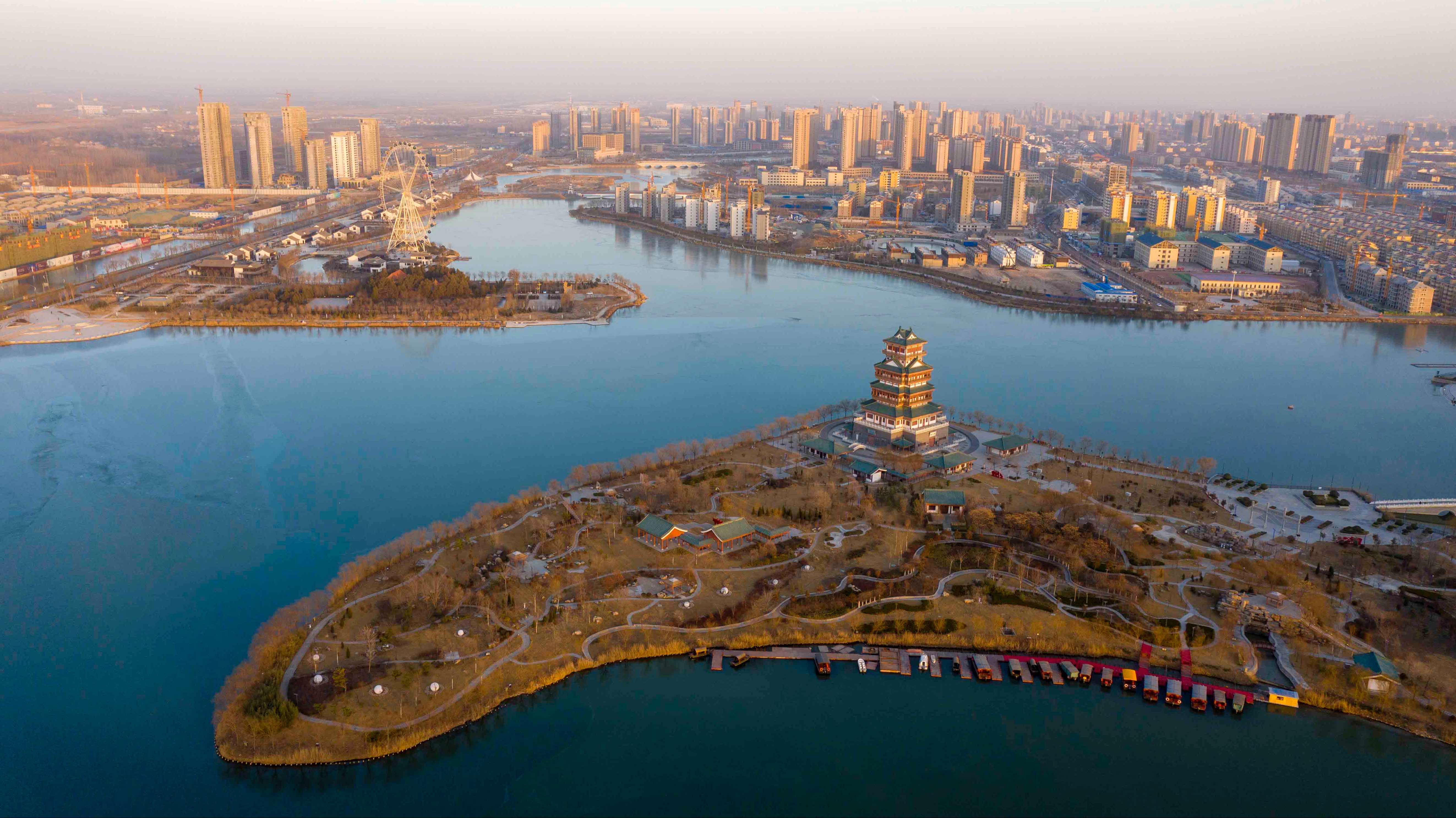  p data-id="gnfc1udugj">文亭湖风景区,位于山东省菏泽市成武县,是