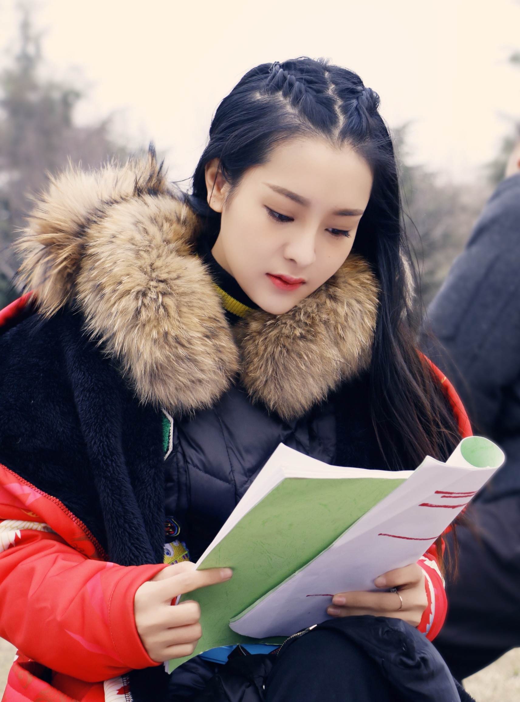  p data-id="gnavnptohy">余爱笑,1995年11月,出生于浙江衢州,毕业于